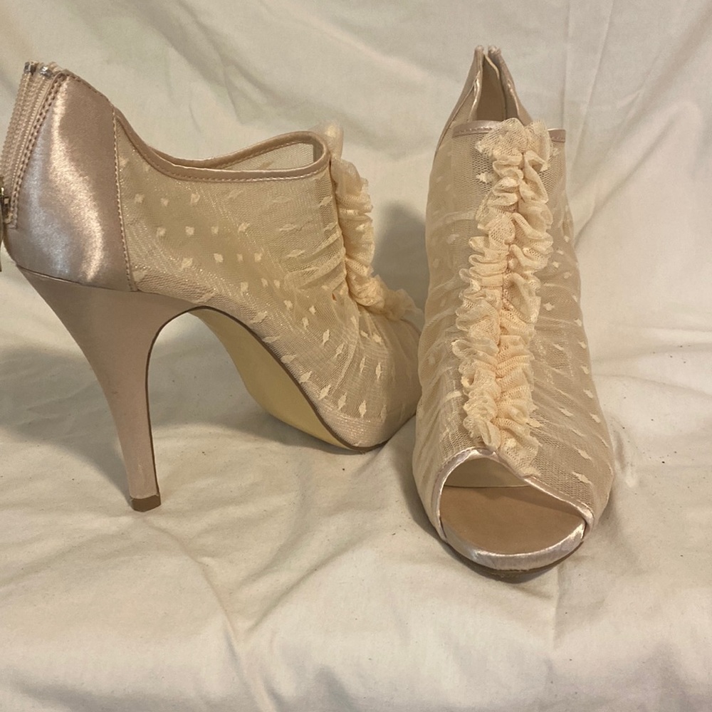 Cream heels (tiny stain)